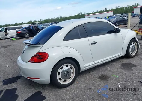 2015 Volkswagen Beetle 1.8T Classic из США, поврежденный, VIN 3VWF17AT2FM656714